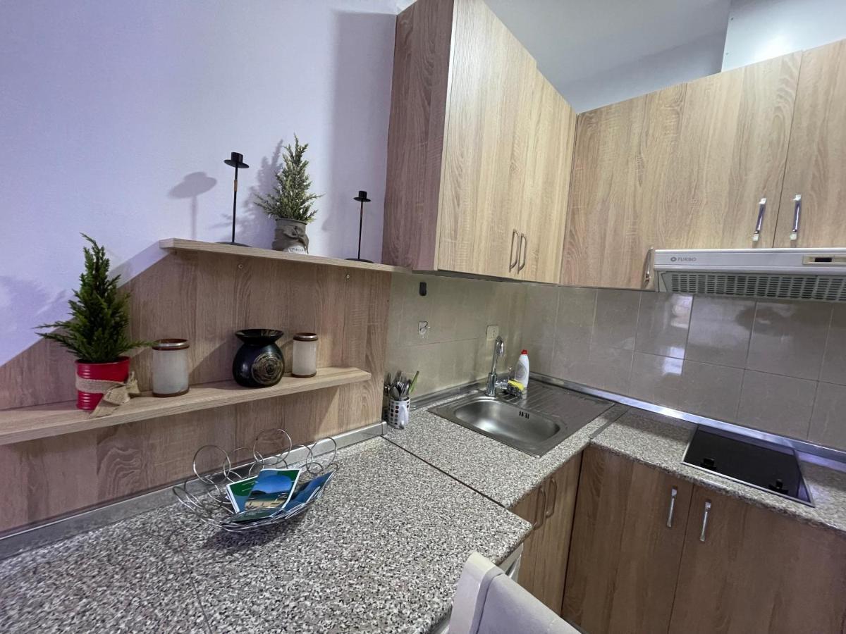 Downtown Modern Studio Apartment Tiranë Luaran gambar