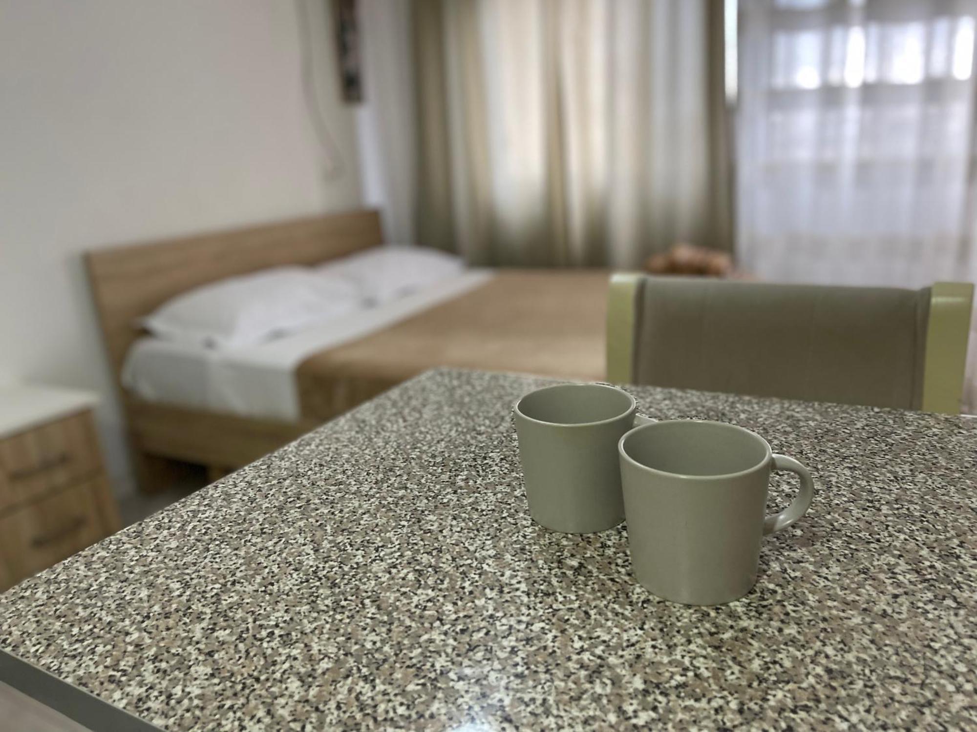 Downtown Modern Studio Apartment Tiranë Luaran gambar