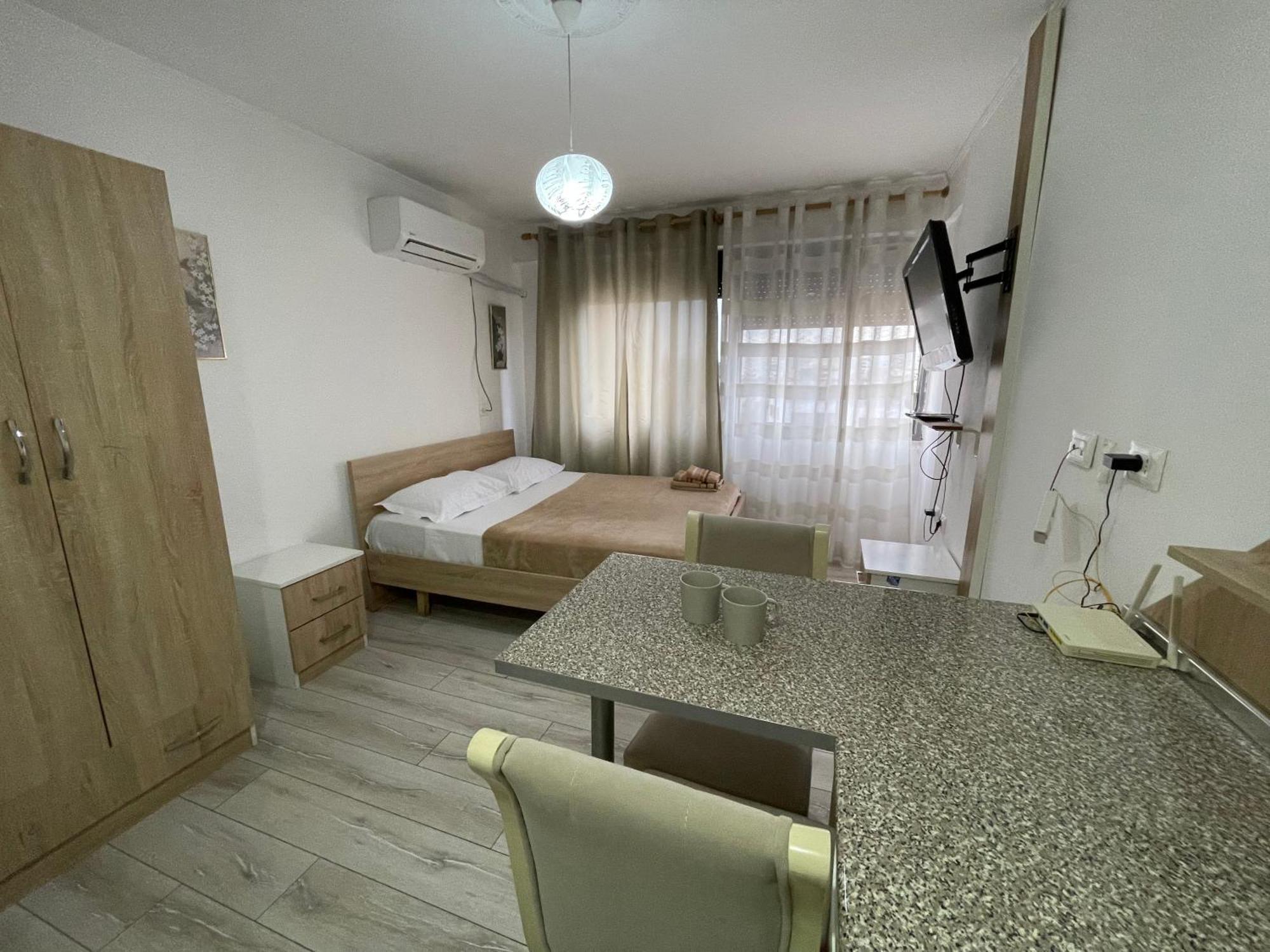 Downtown Modern Studio Apartment Tiranë Luaran gambar