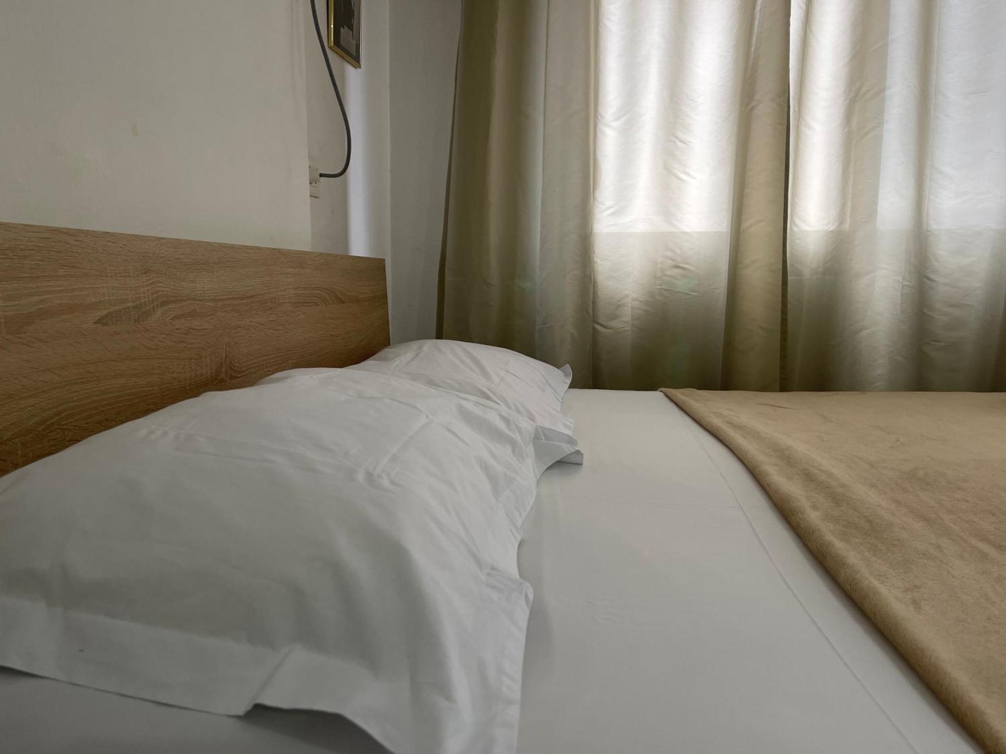 Downtown Modern Studio Apartment Tiranë Luaran gambar