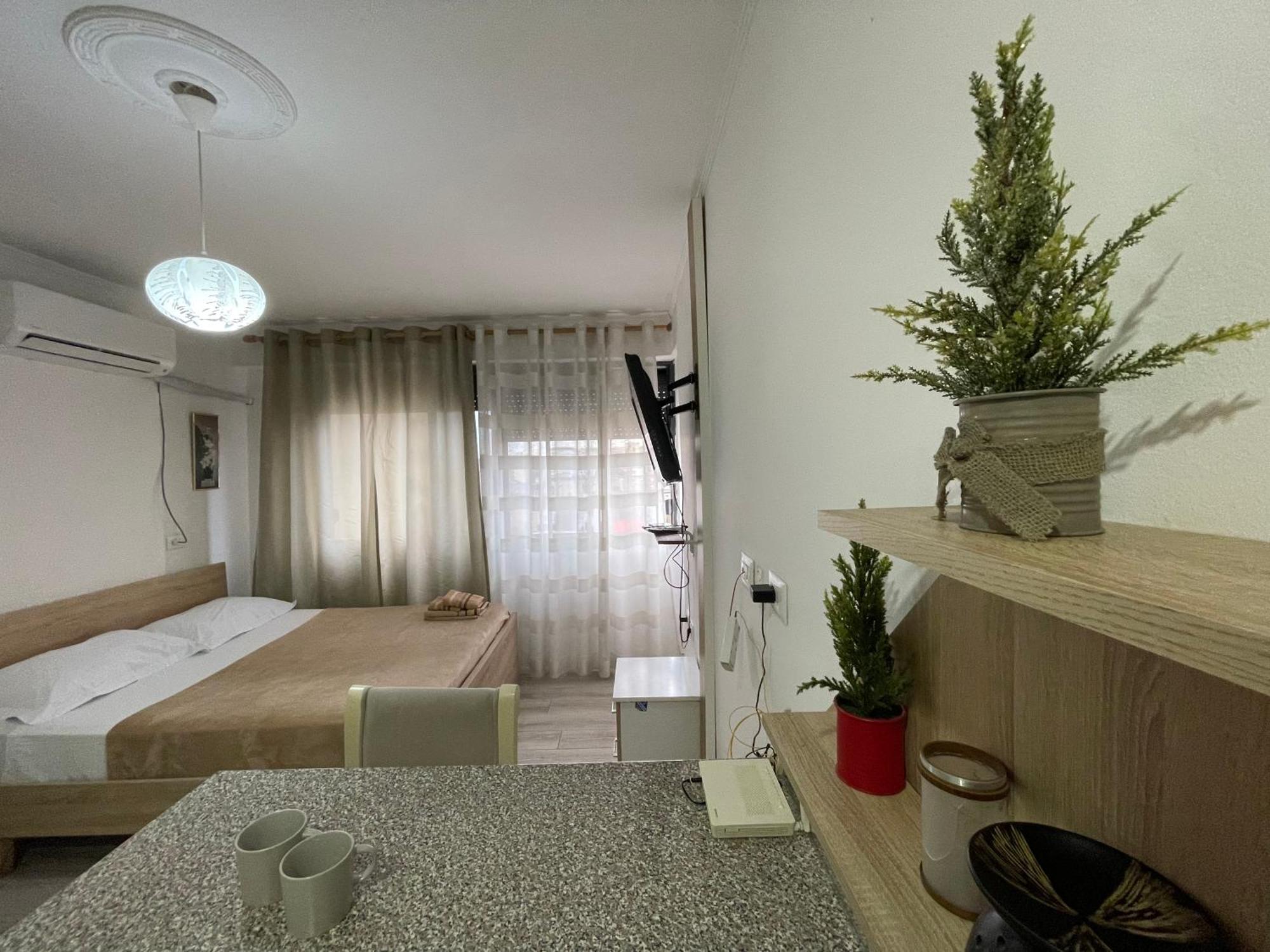 Downtown Modern Studio Apartment Tiranë Luaran gambar